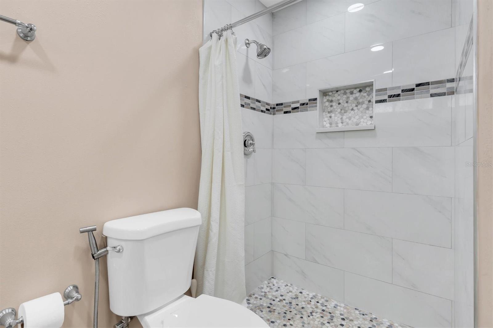 HARBOR BLUFFS SEC 4 - Residential Lease