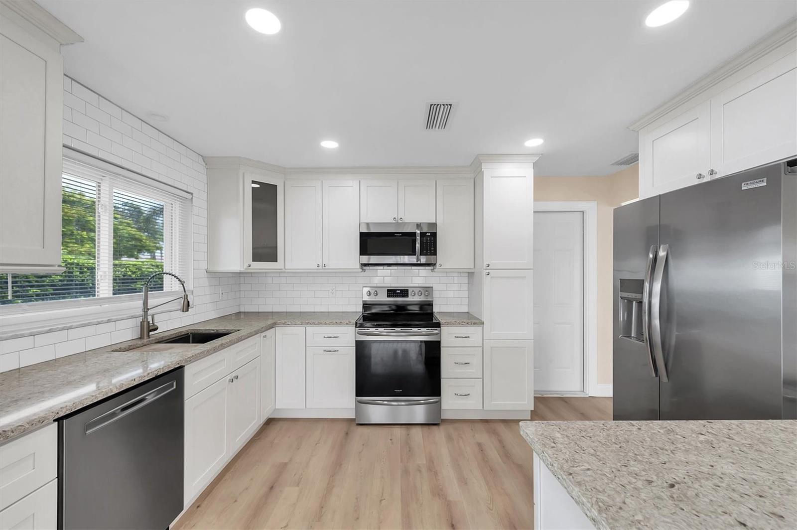 HARBOR BLUFFS SEC 4 - Residential Lease