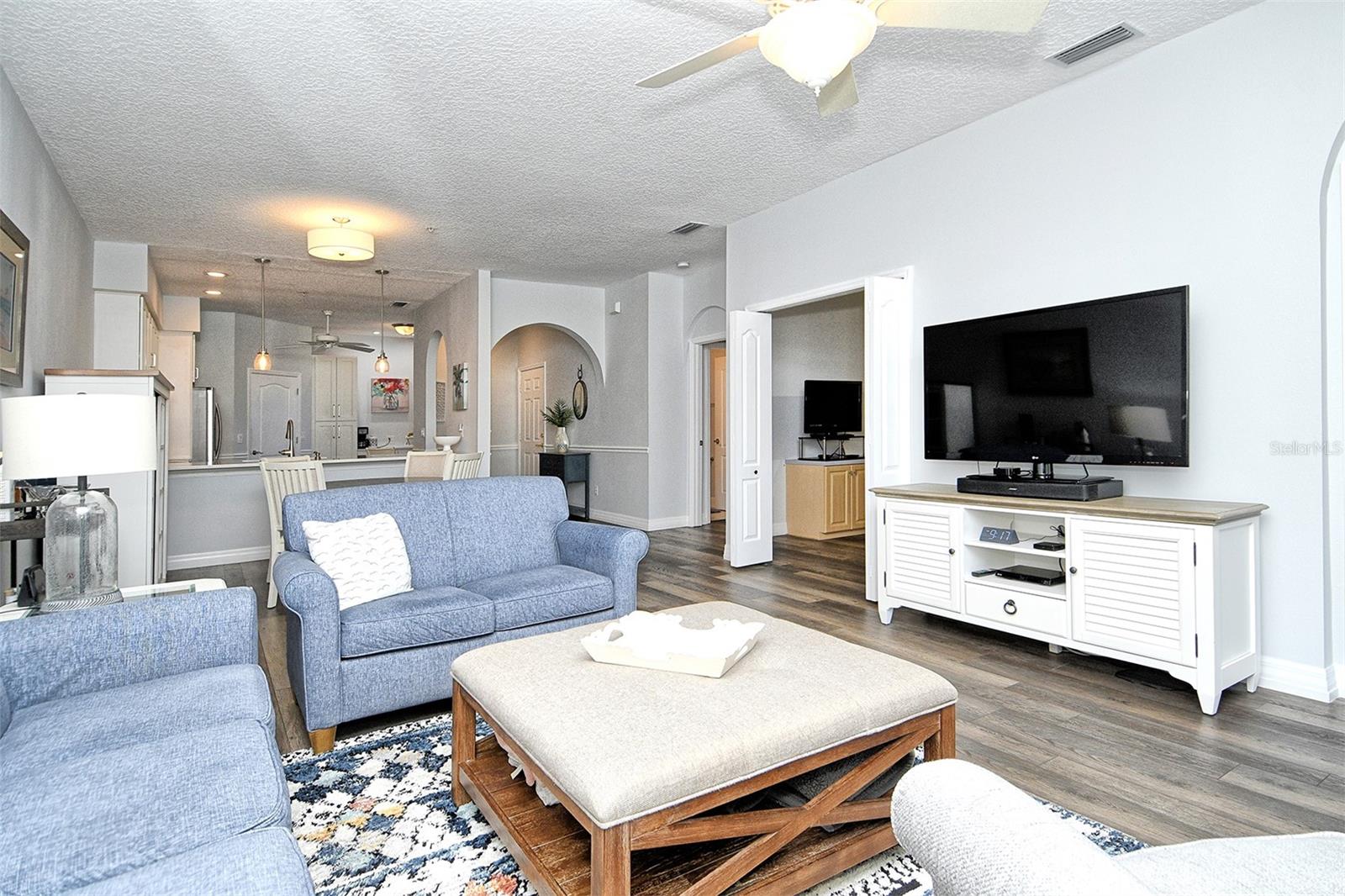 HERITAGE OAKS GOLF & COUNTRY CLUB - Residential