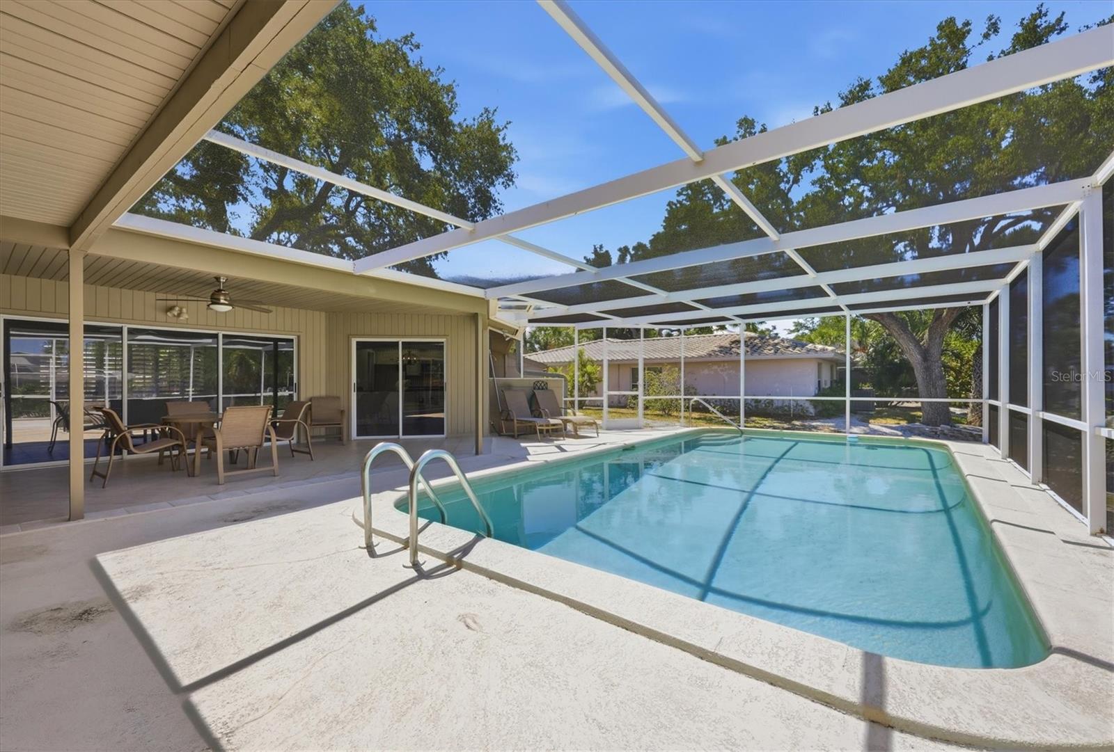 SARA SANDS - Residential
