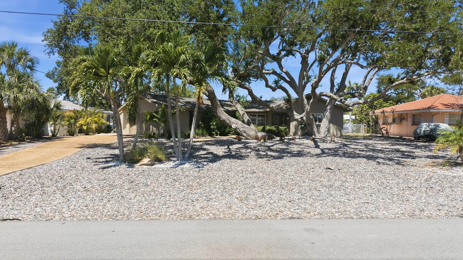 SARA SANDS - Residential