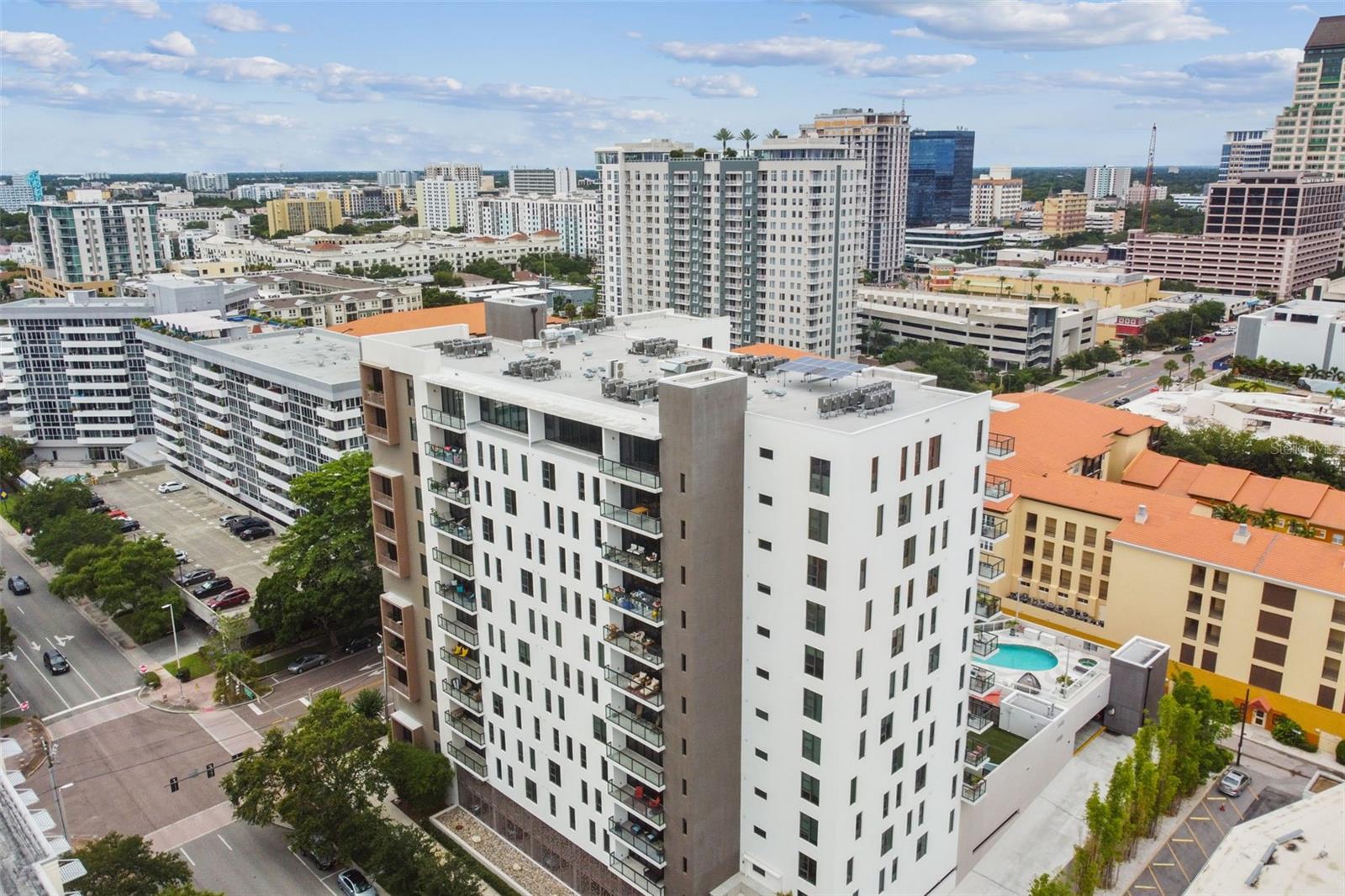 SALVADOR THE CONDO - Residential