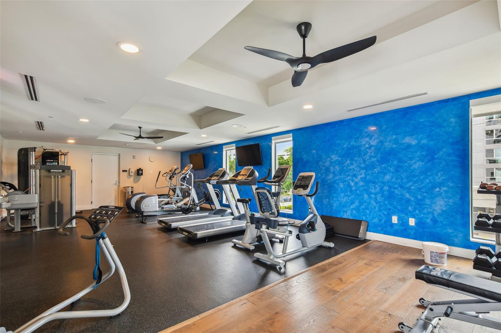 SALVADOR THE CONDO - Residential