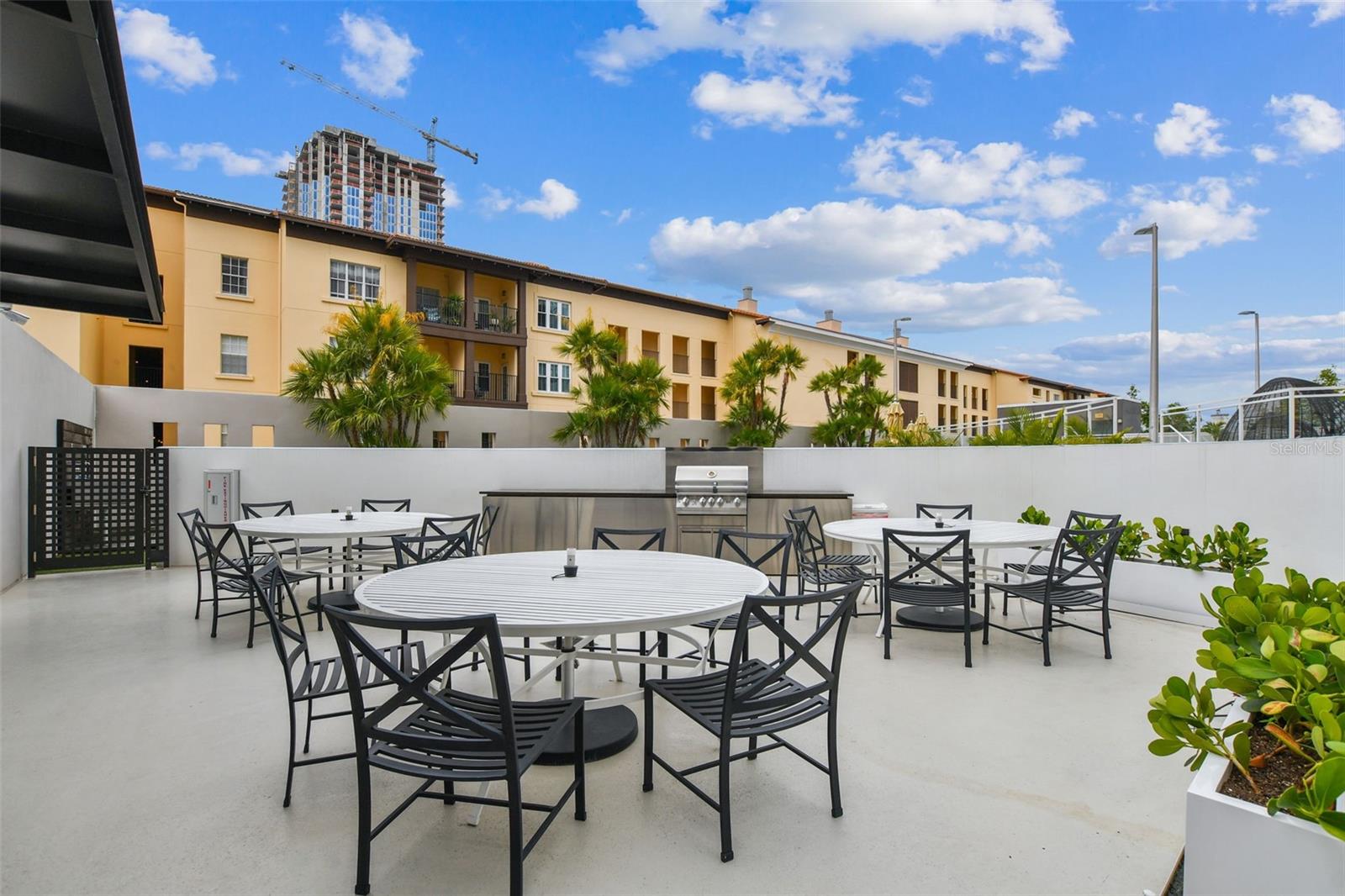 SALVADOR THE CONDO - Residential