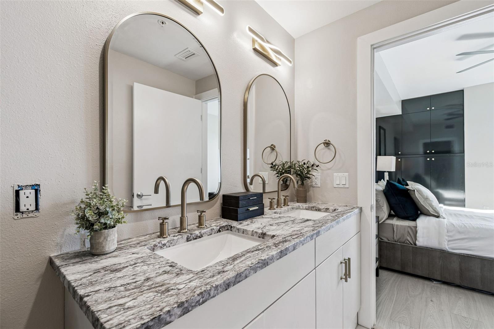 SALVADOR THE CONDO - Residential