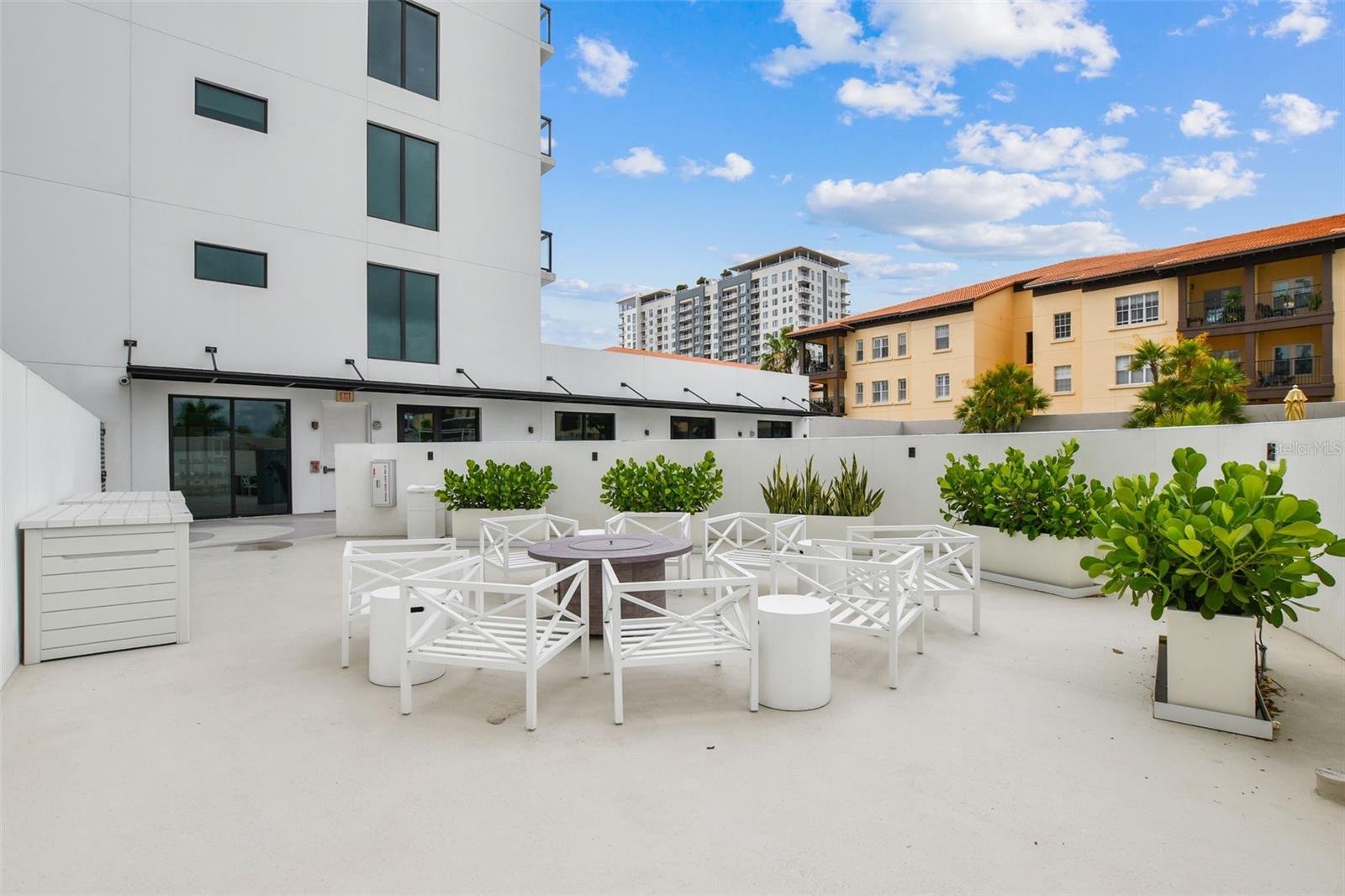 SALVADOR THE CONDO - Residential