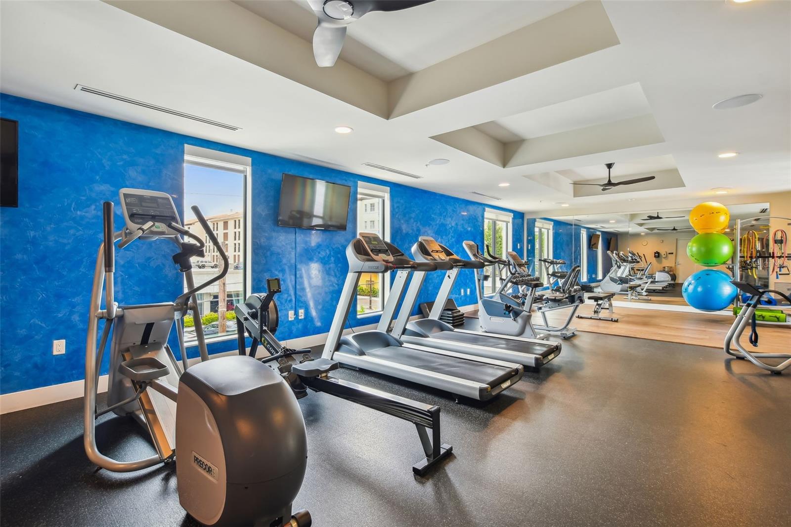 SALVADOR THE CONDO - Residential