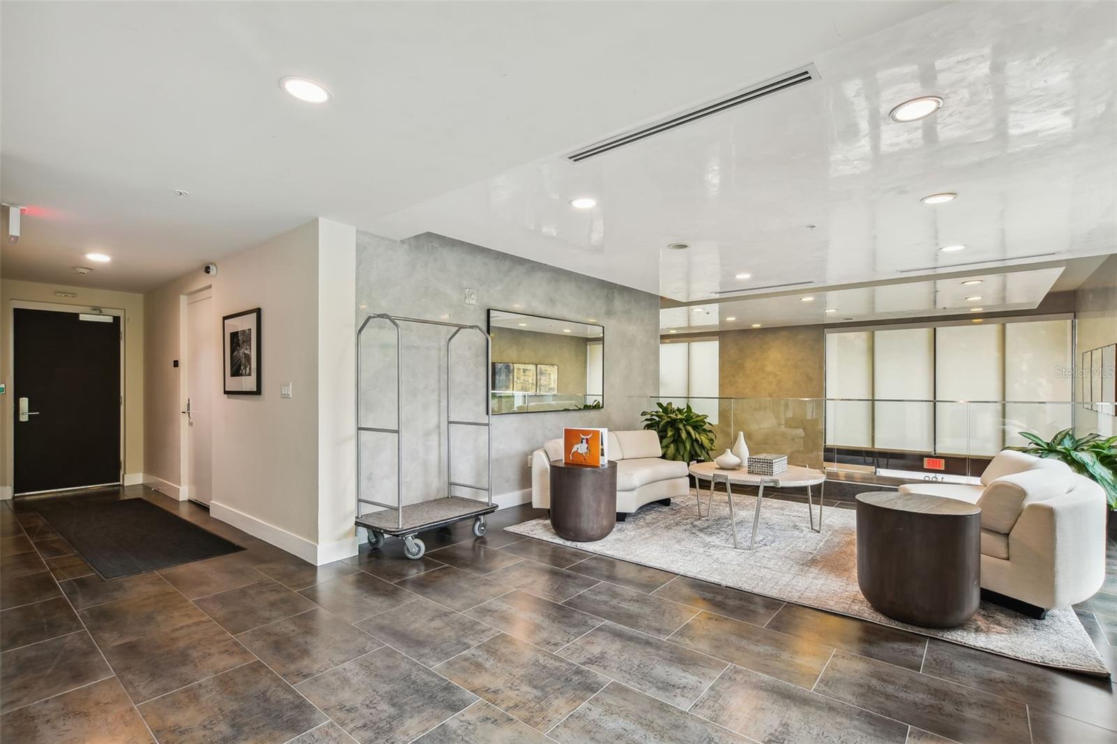 SALVADOR THE CONDO - Residential