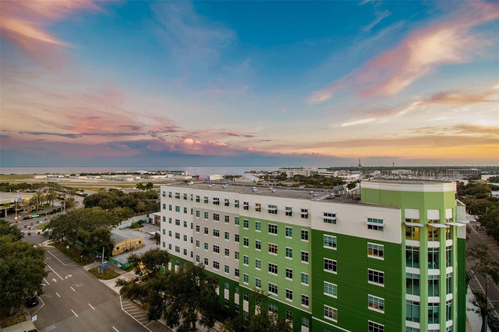 SALVADOR THE CONDO - Residential