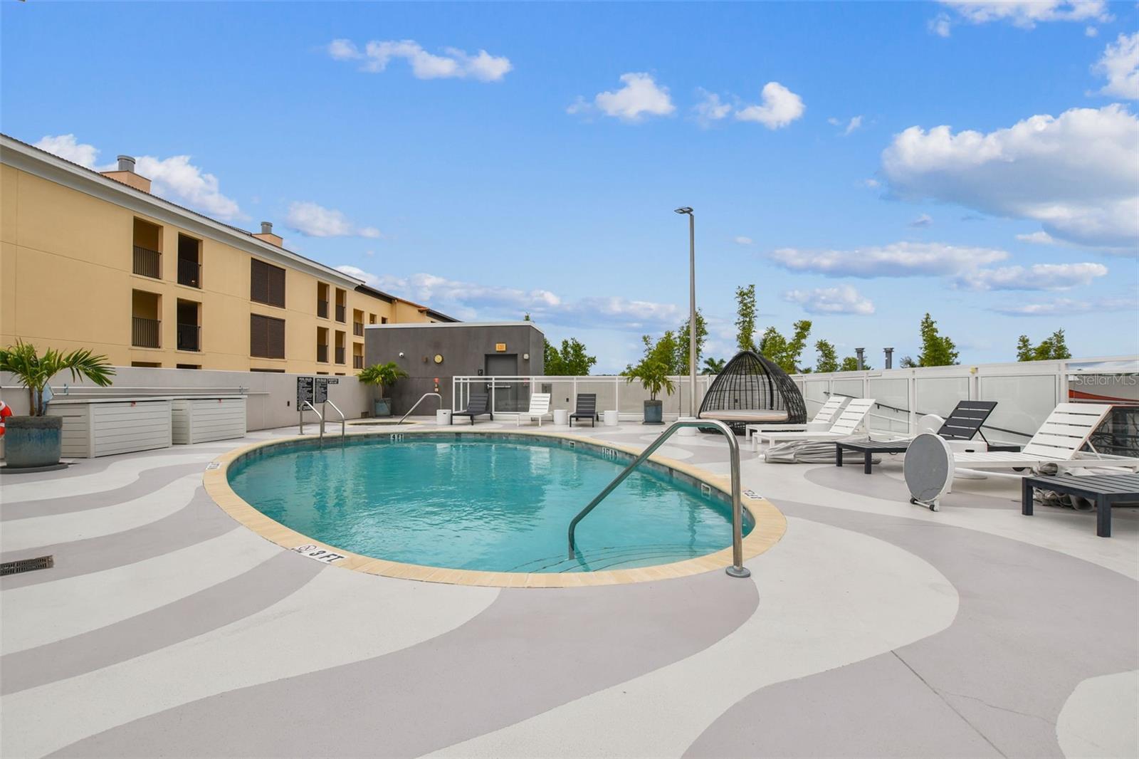 SALVADOR THE CONDO - Residential