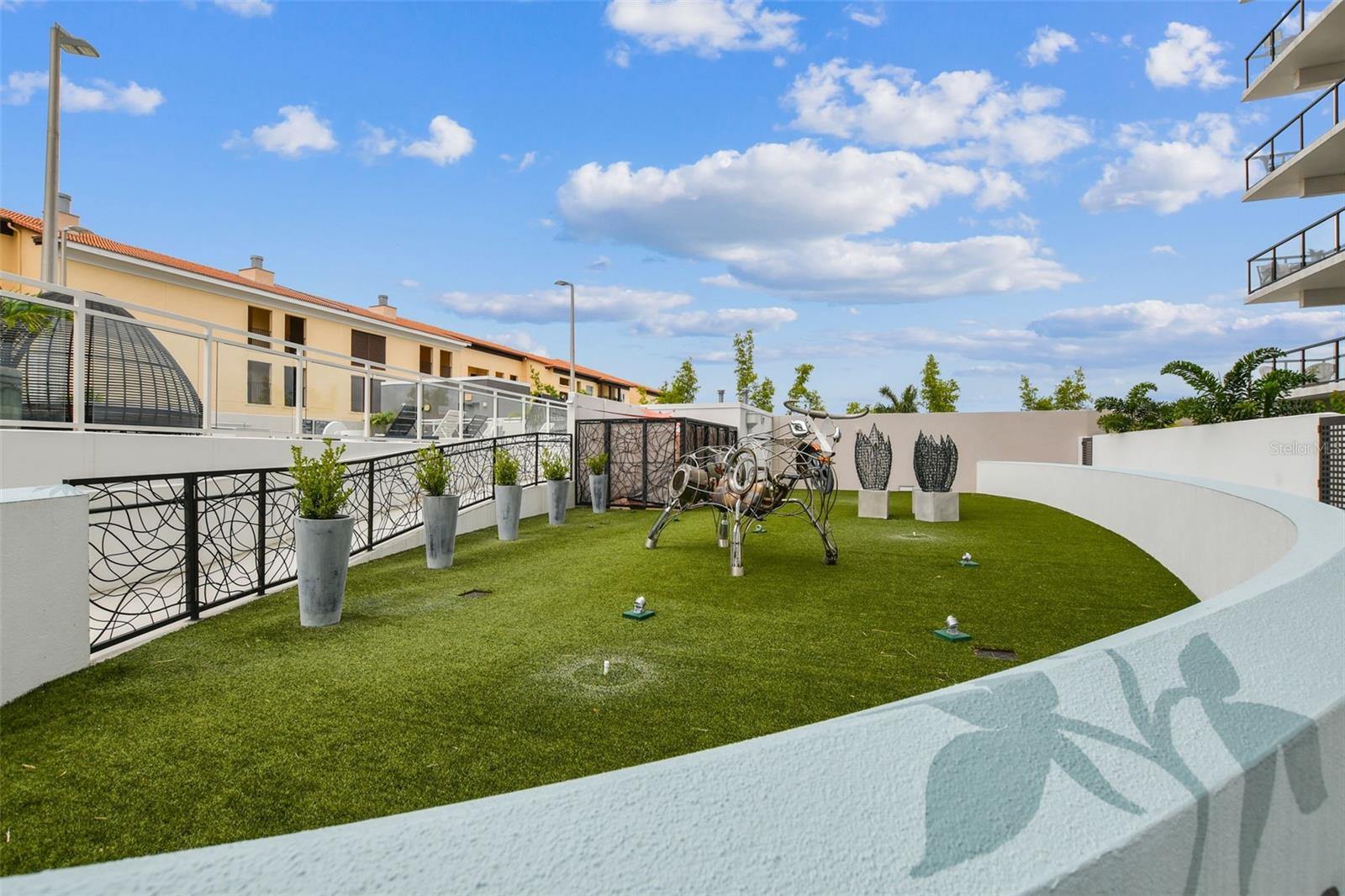 SALVADOR THE CONDO - Residential