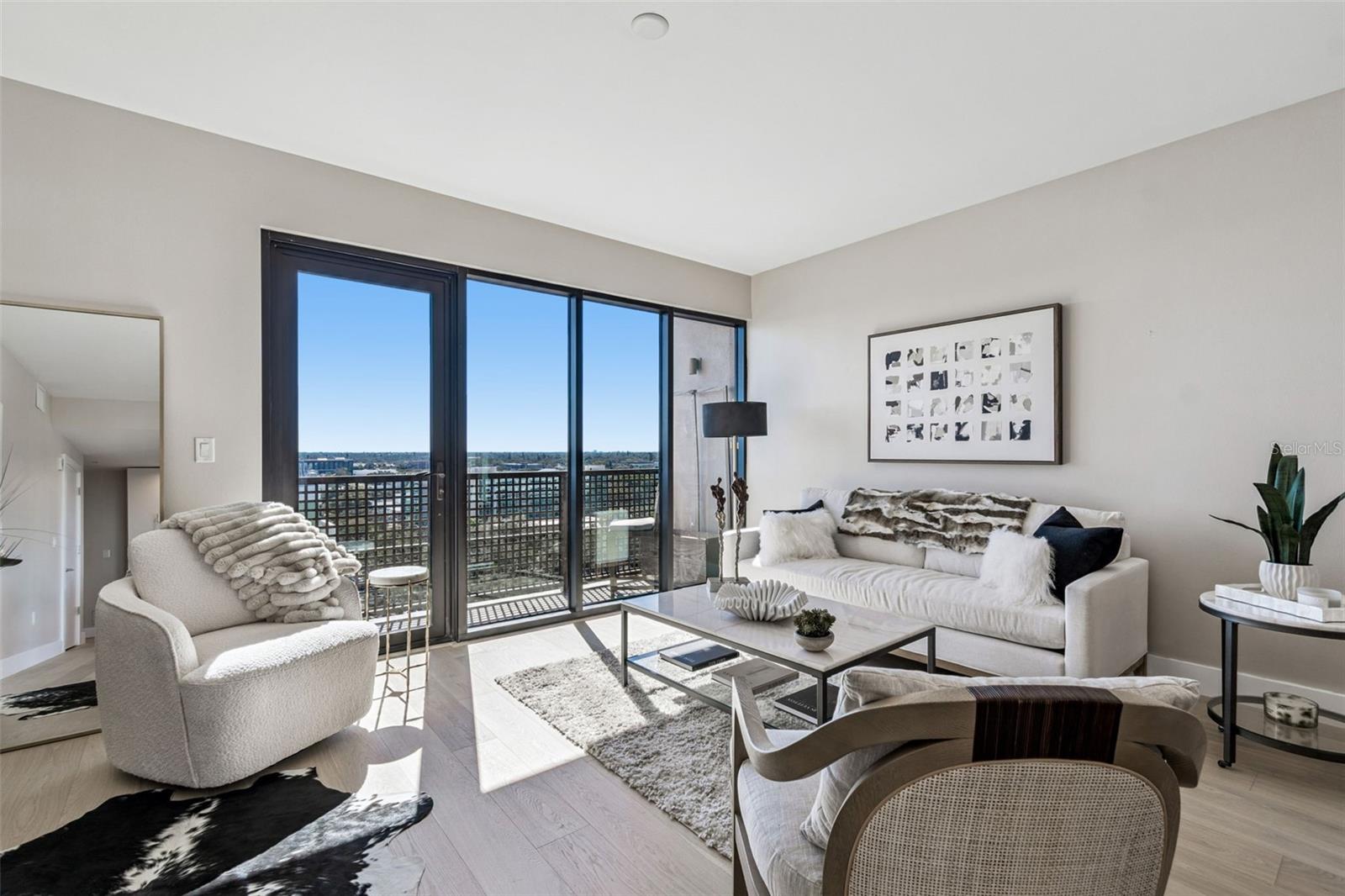 SALVADOR THE CONDO - Residential