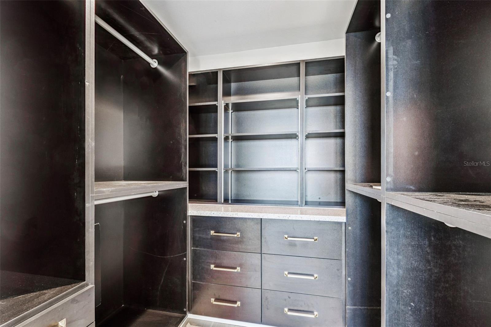 SALVADOR THE CONDO - Residential