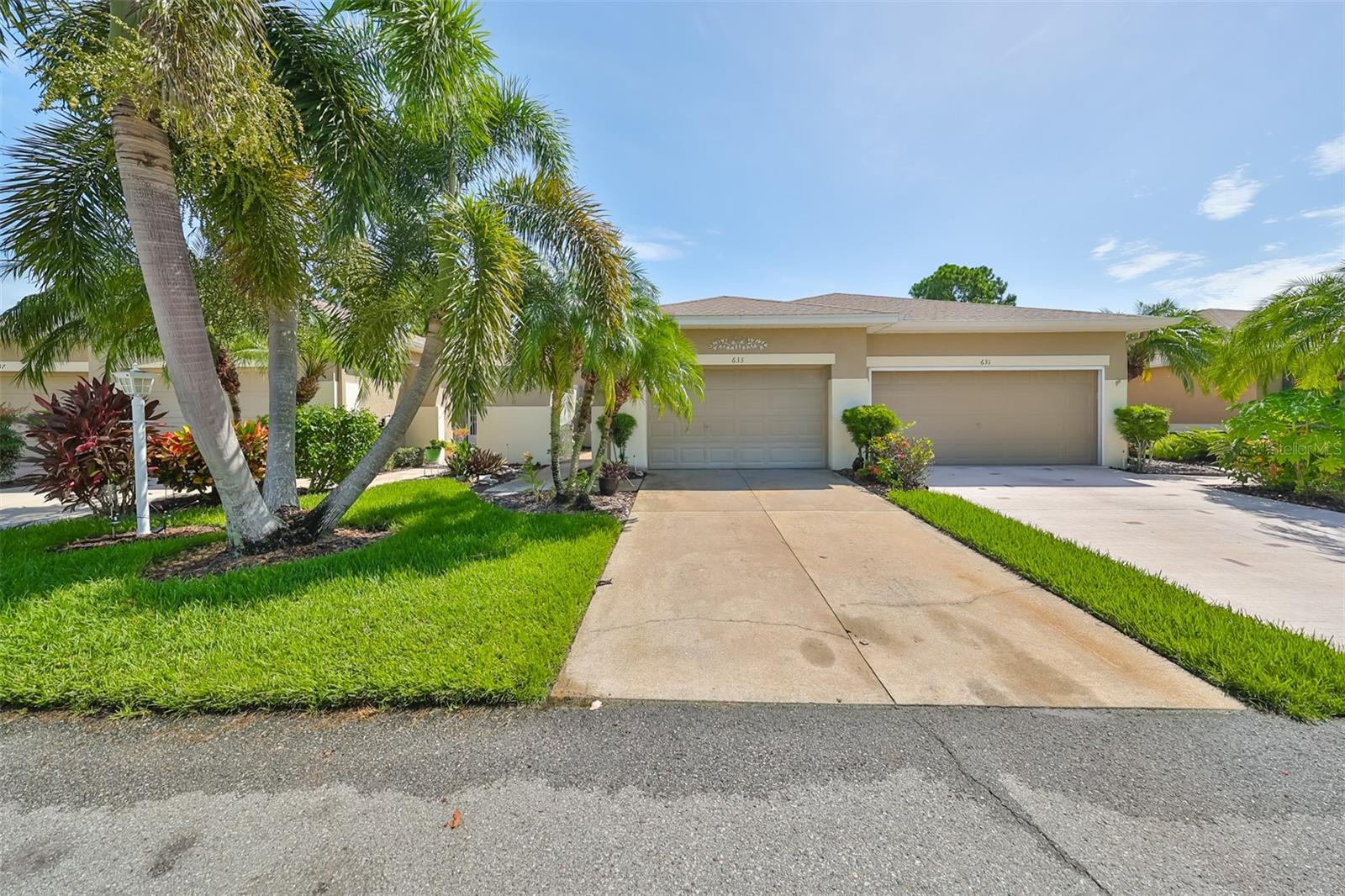 PEACEFUL AND QUIET VIEW of the Scepter Golf Course and Pond from your screened Lanai. There is brand new, never been used Stainless Refrigerator, Microwave, Dishwasher and Range. Fresh coat of pint for the entire condo, Plus, there is a jetted tub in the guest bathroom. Enjoy the open concept floor plan with high ceilings in the Great room and Kitchen and did I mention The View. The Tremont II Condominium Association is Pet Friendly. Located in Kings Point, a 55+ Gated Community with maintenance free living, Kings Point offers numerous choices for your ACTIVE lifestyle. Between the South Clubhouse and North Clubhouse and the 20/20 Fitness/Spa building, there is pretty much something to do whatever your interests/hobbies. Pickle ball and tennis courts, Lawn Bowling, Indoor and Outdoor Pools, Spas, Veteran's Theater for live Entertainment, bingo, arts and crafts, variety of card clubs, wood working shop, stained glass studio, pottery, lapidary and different dining options, to name a few. AND, Kings Point is fully accessible in a golf cart 24 hours a day. No time restrictions. Time for living the good life! Welcome to your new home.