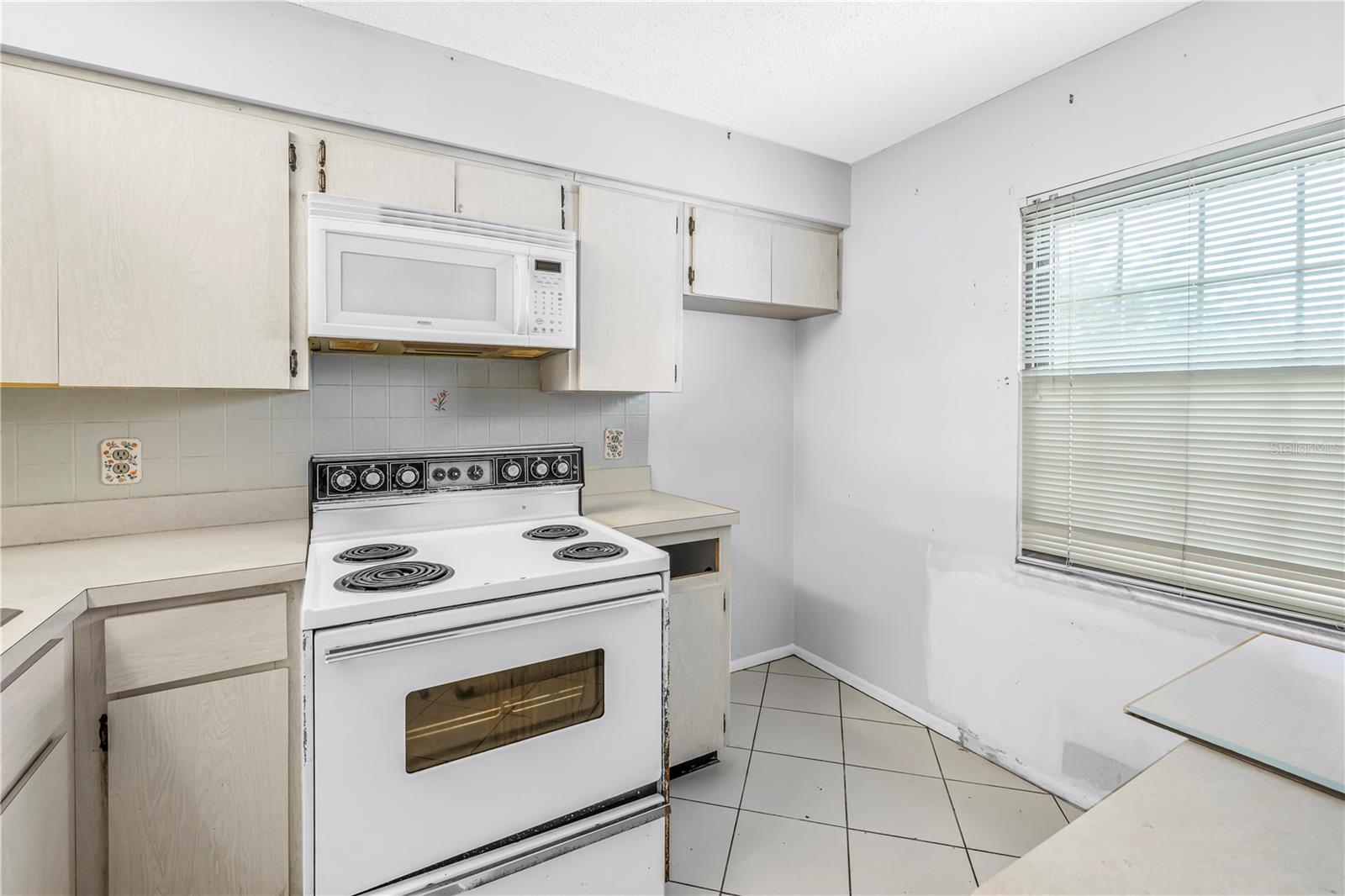 LAKES VILLAS CONDO I - Residential