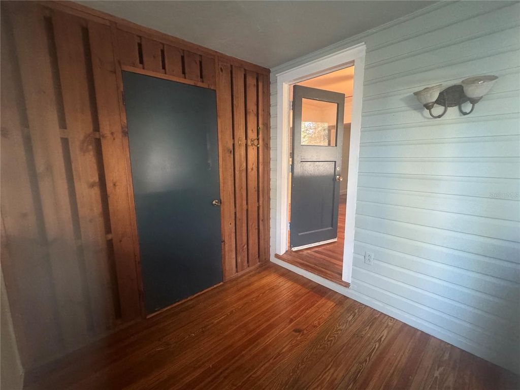 Photo of 927 NE 7th Avenue, Gainesville, FL 32601 (MLS # GC536063)