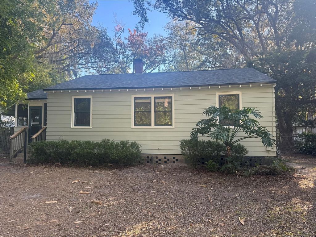 Photo of 927 NE 7th Avenue, Gainesville, FL 32601 (MLS # GC536063)