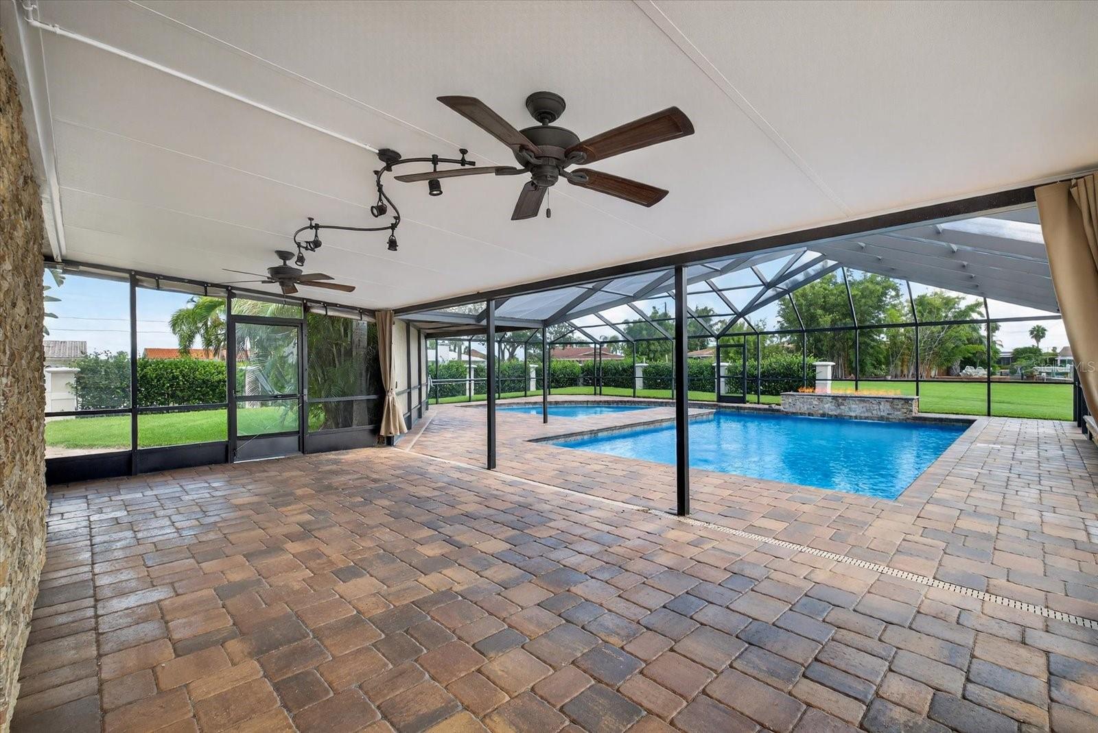 FLOR A MAR - Residential