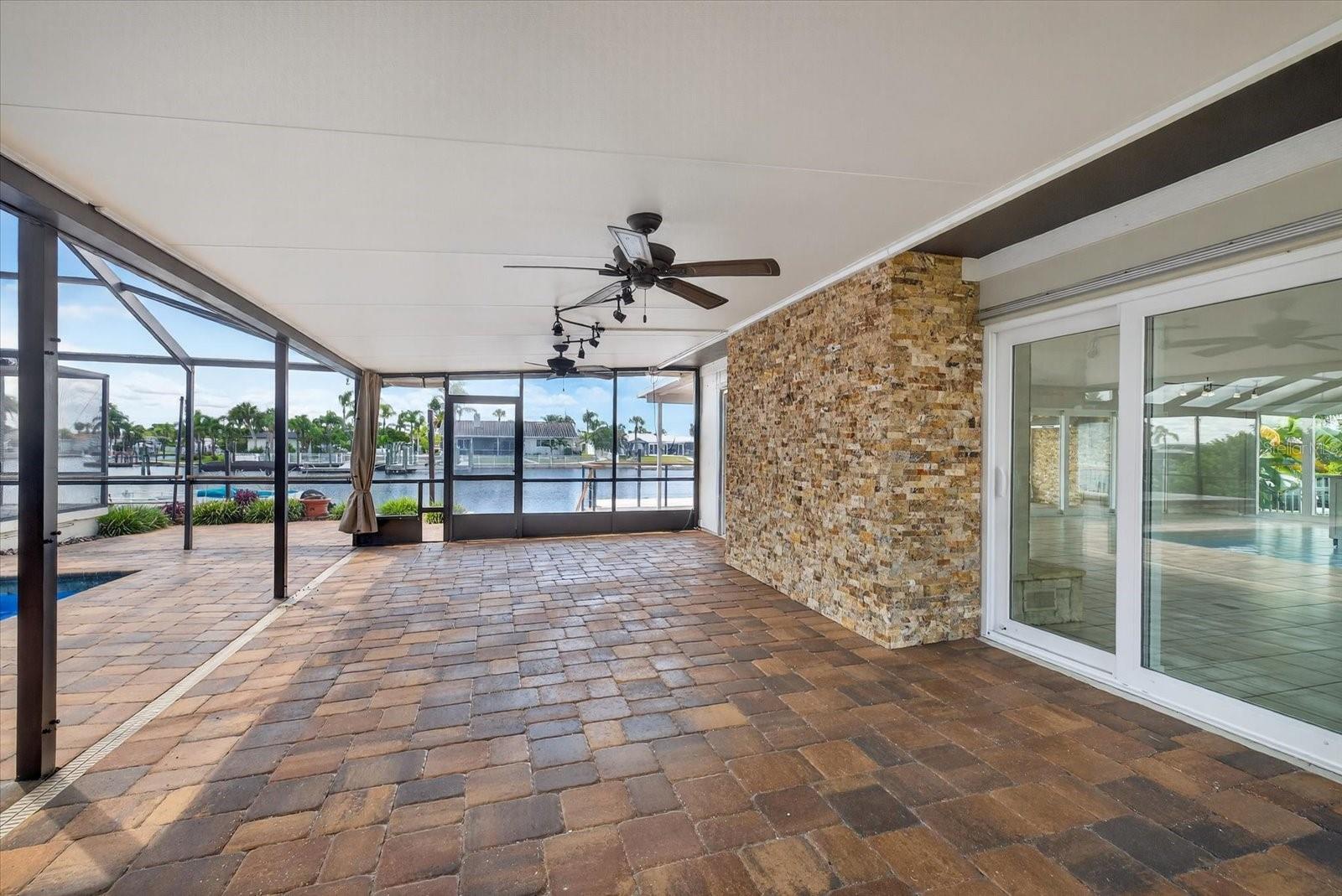 FLOR A MAR - Residential