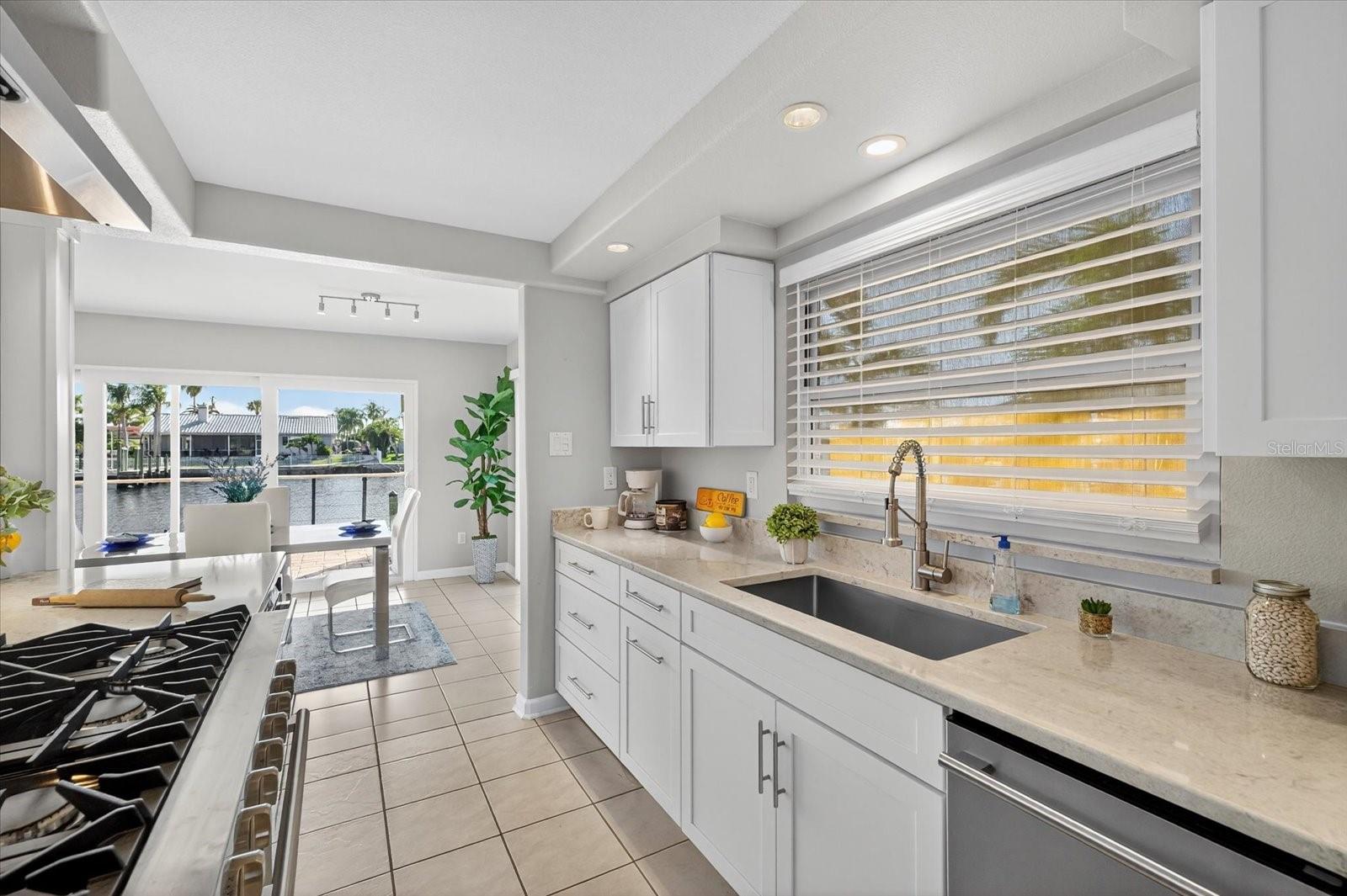 FLOR A MAR - Residential