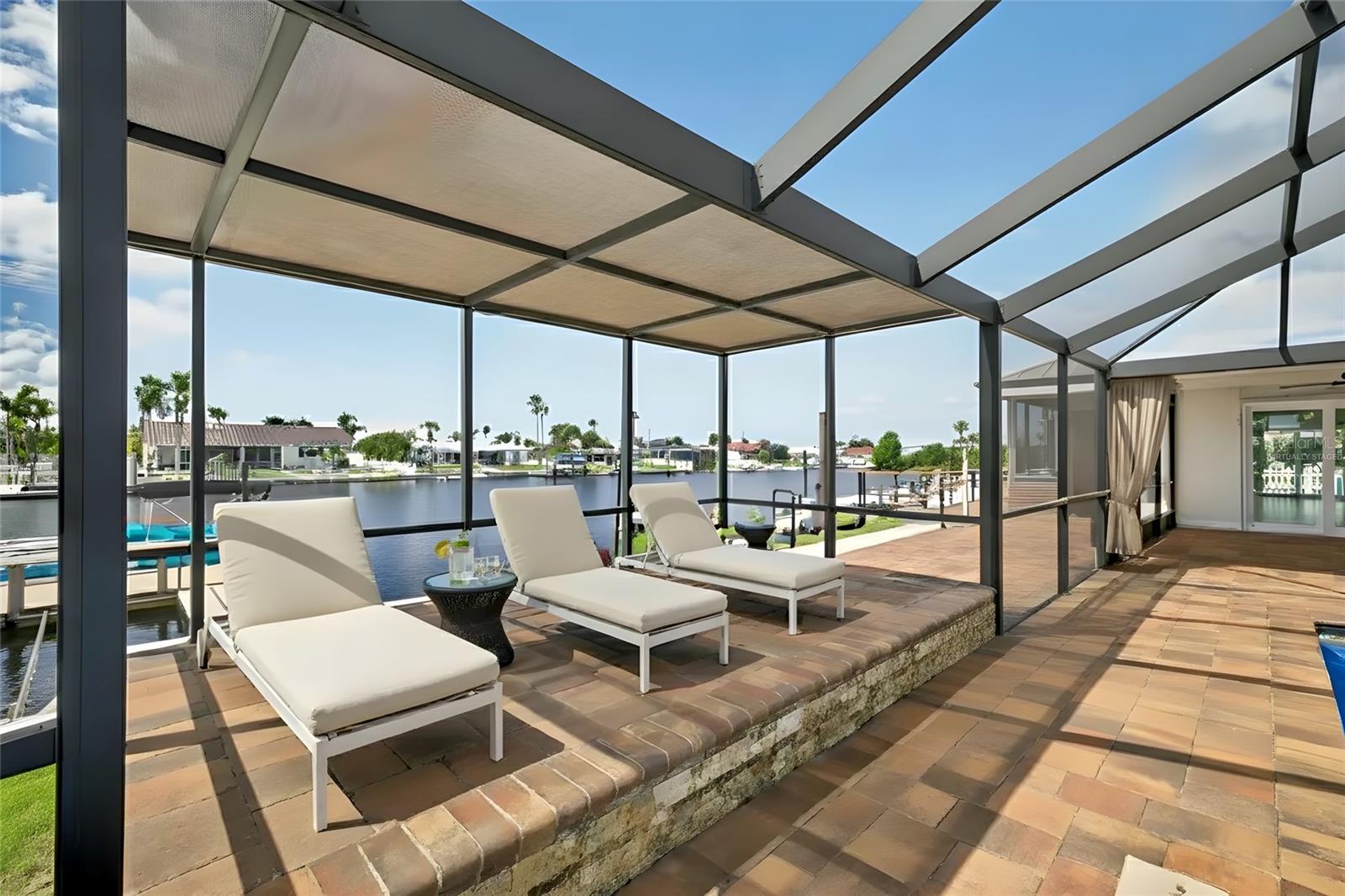 FLOR A MAR - Residential