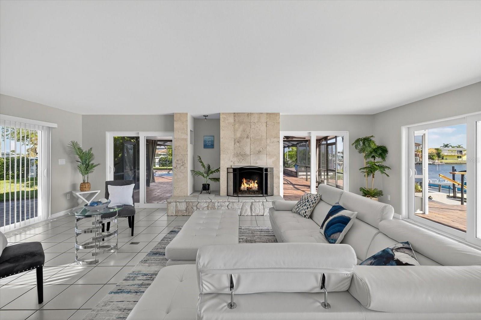 FLOR A MAR - Residential