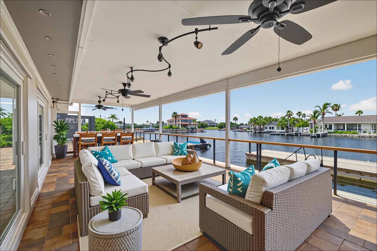 FLOR A MAR - Residential