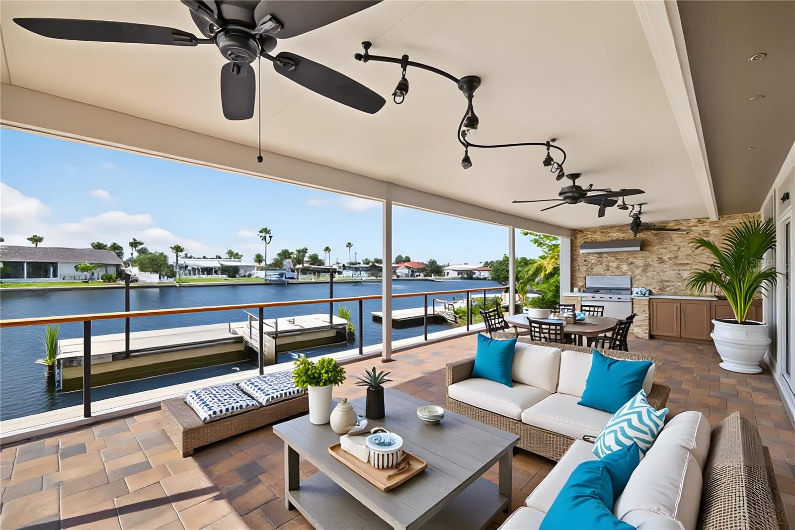 FLOR A MAR - Residential