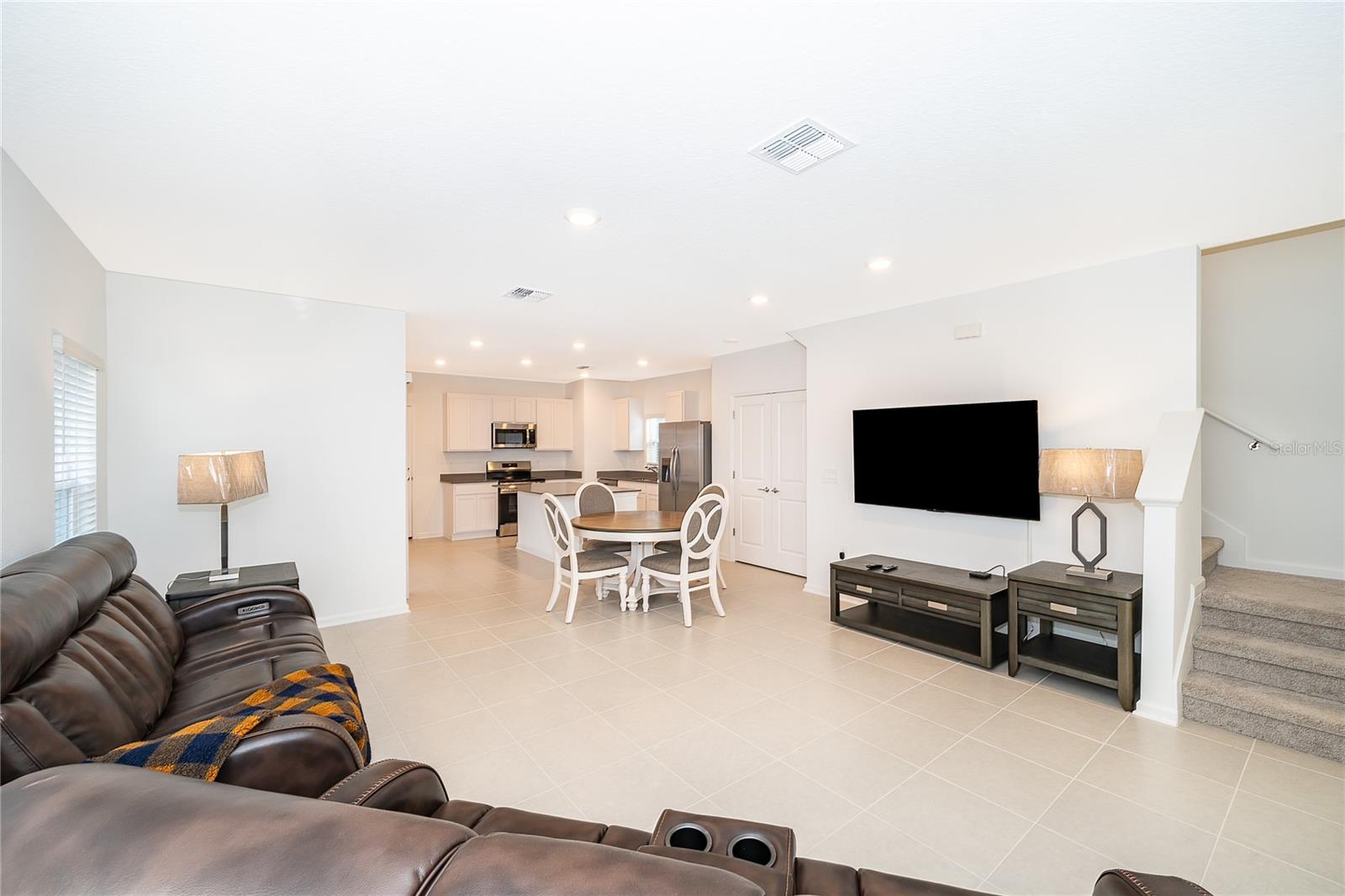 7428 IVY TENDRIL AVENUE