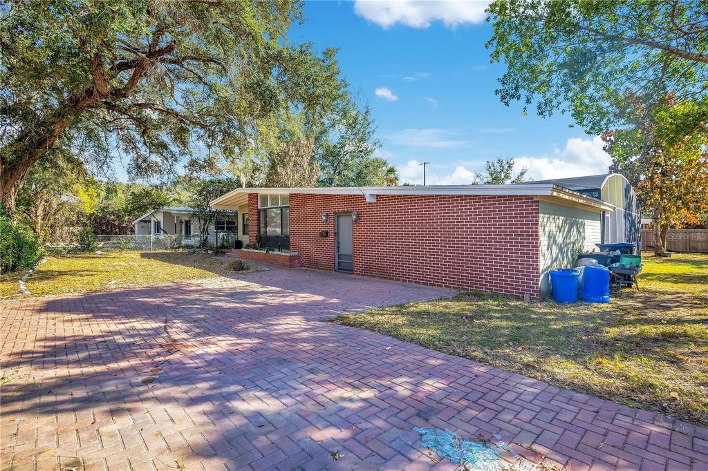 Photo of 2420 Pershing Avenue, Orlando, FL 32806 (MLS # O6374363)