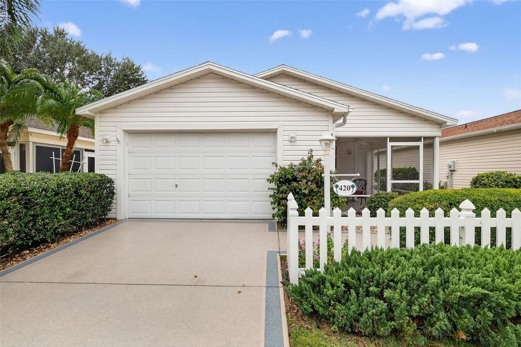 Photo of 420 Canterbury Court, The Villages, FL 32162 (MLS # G5104296)