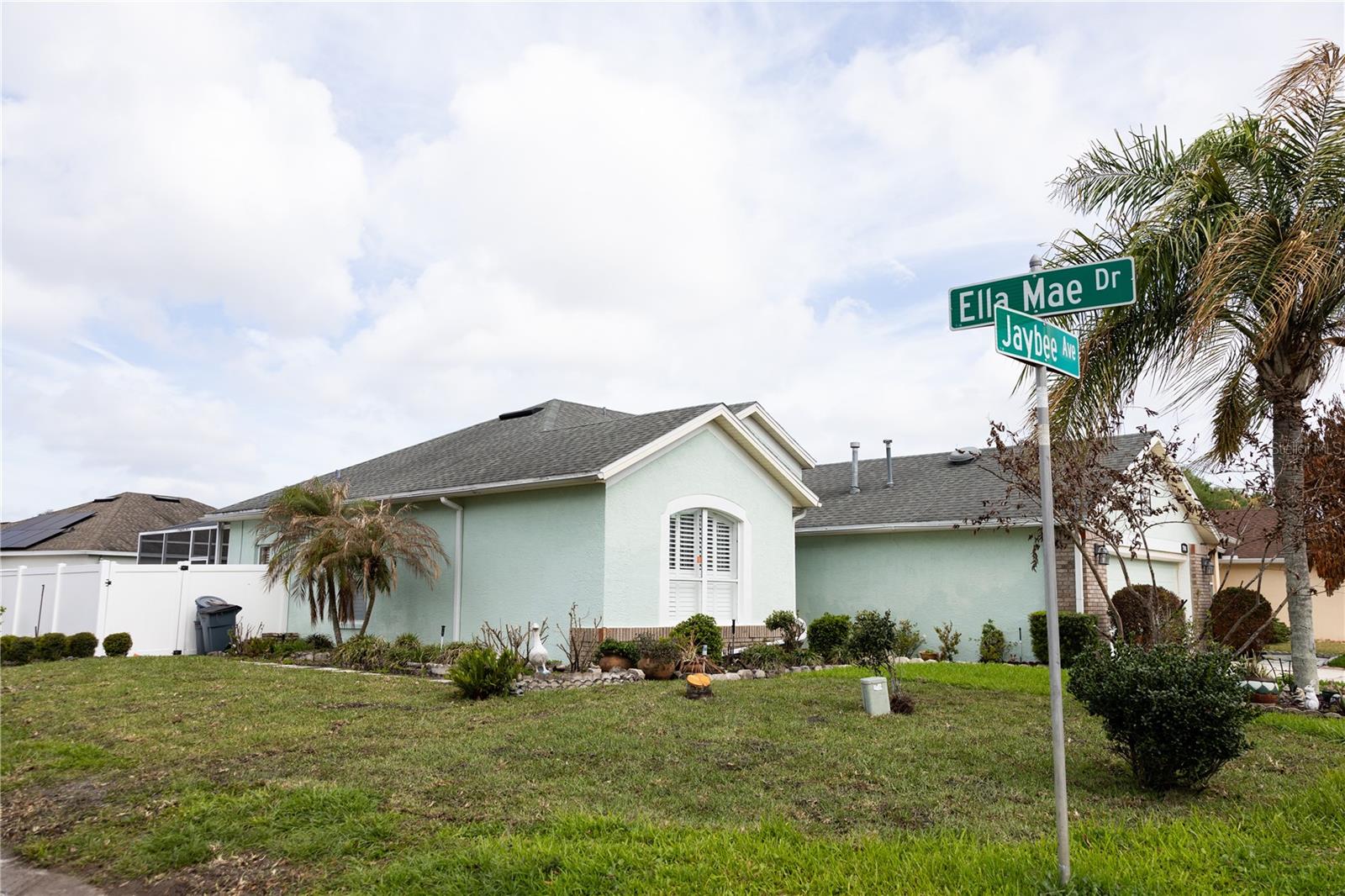 FAIRWAYS LAKE ESTATES - Residential