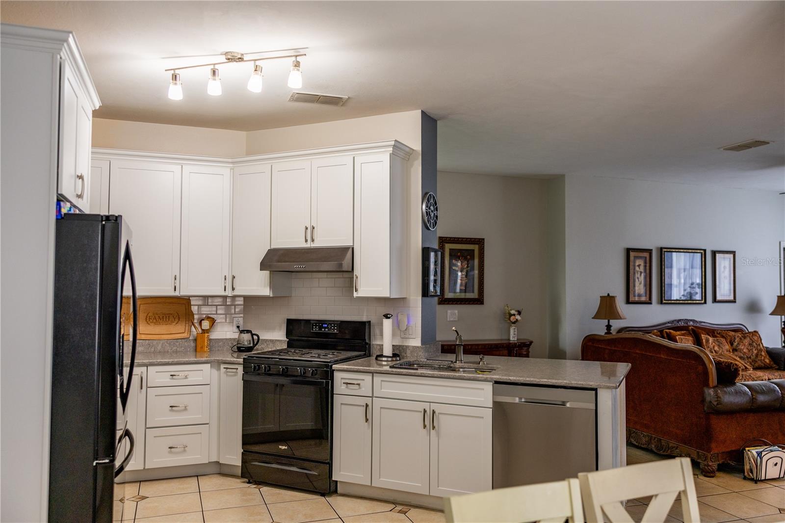 FAIRWAYS LAKE ESTATES - Residential