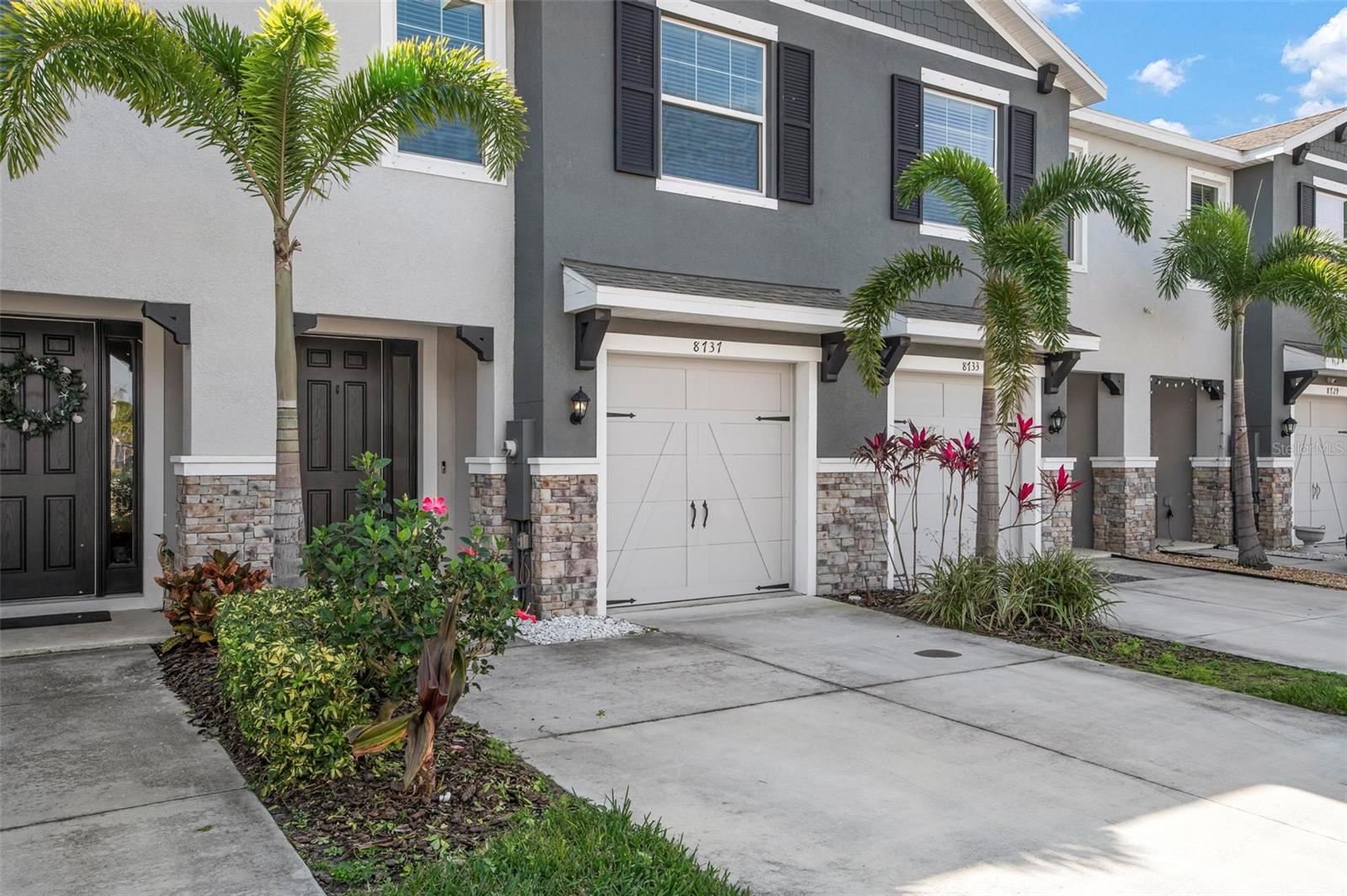 8737 DAYDREAM STREET