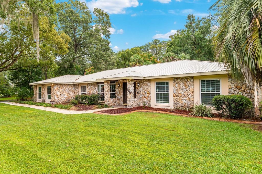 Photo of 2528 SE 15th Street, Ocala, FL 34471 (MLS # OM709963)