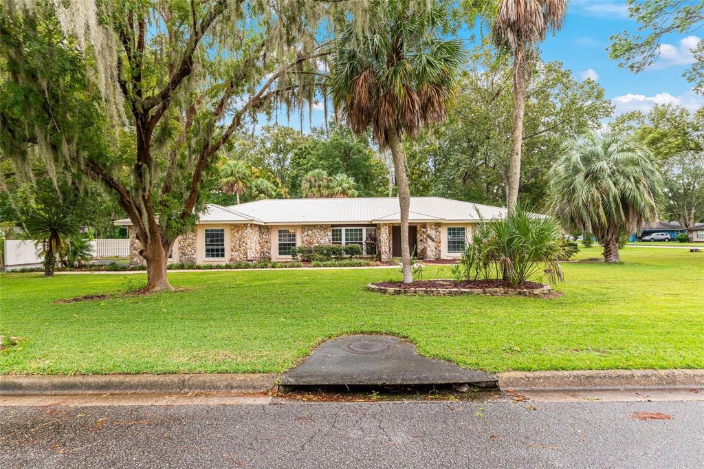 Photo of 2528 SE 15th Street, Ocala, FL 34471 (MLS # OM709963)