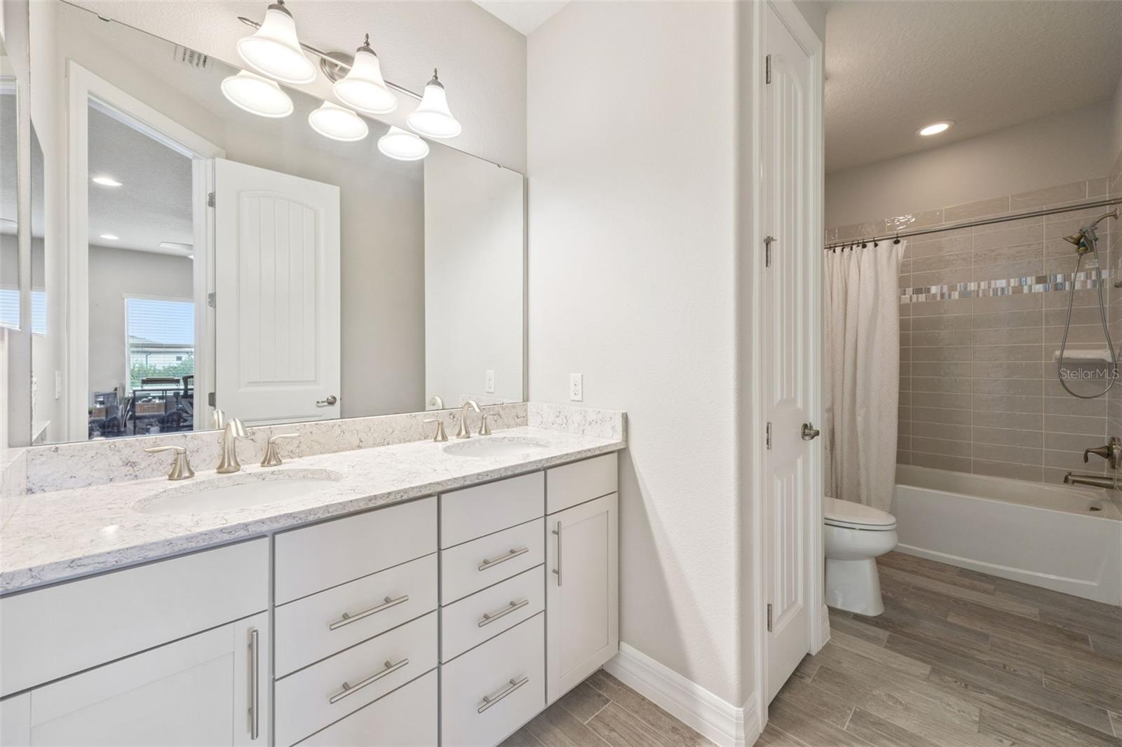 LAKEVIEW POINTE/HORIZON WEST P - Residential