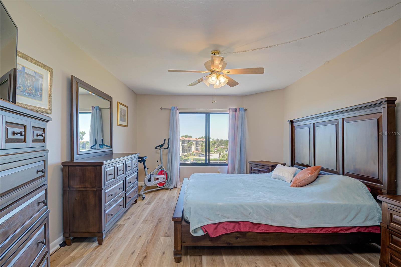EMERALD POINTE PH 06 BLDG E - Residential
