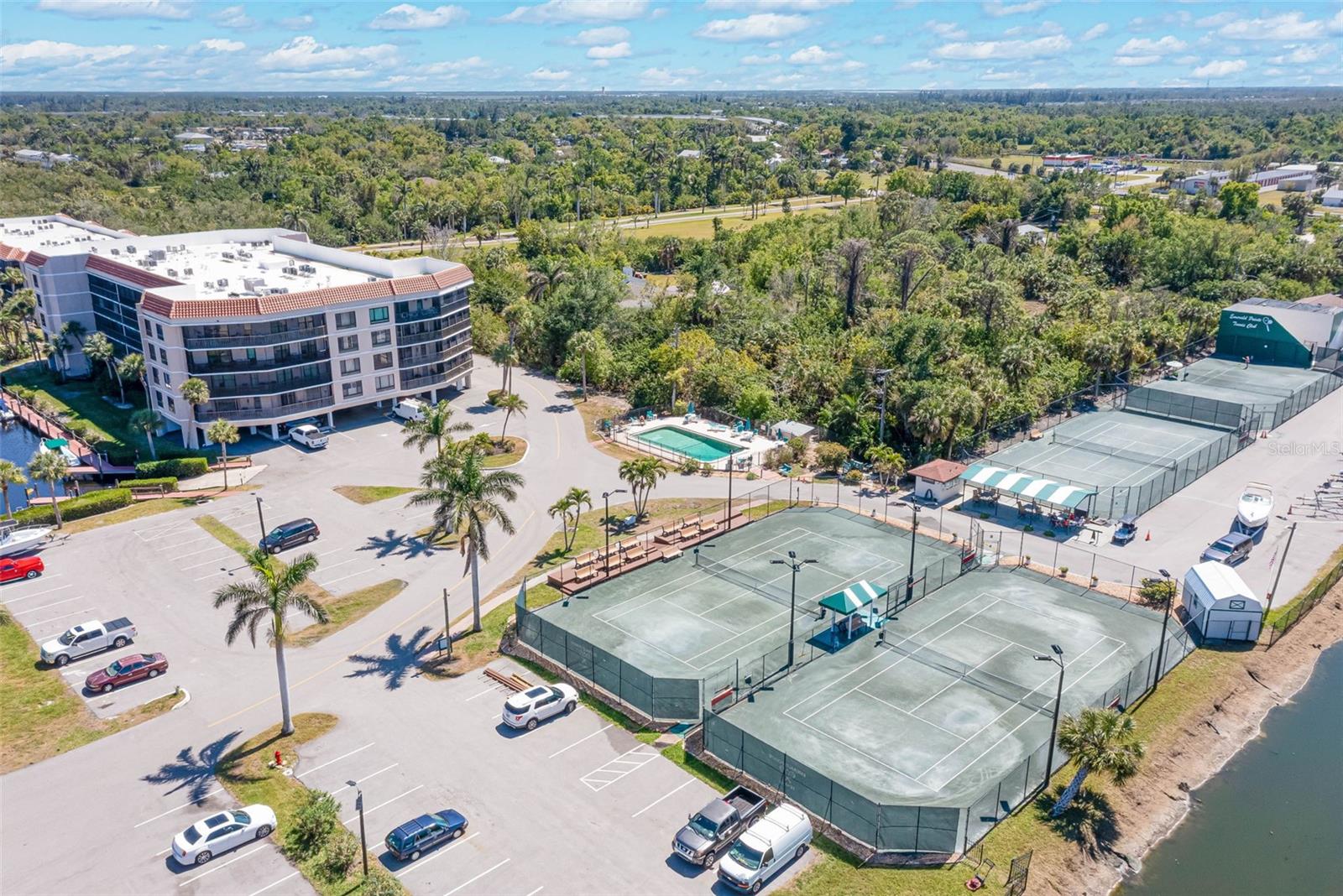 EMERALD POINTE PH 06 BLDG E - Residential