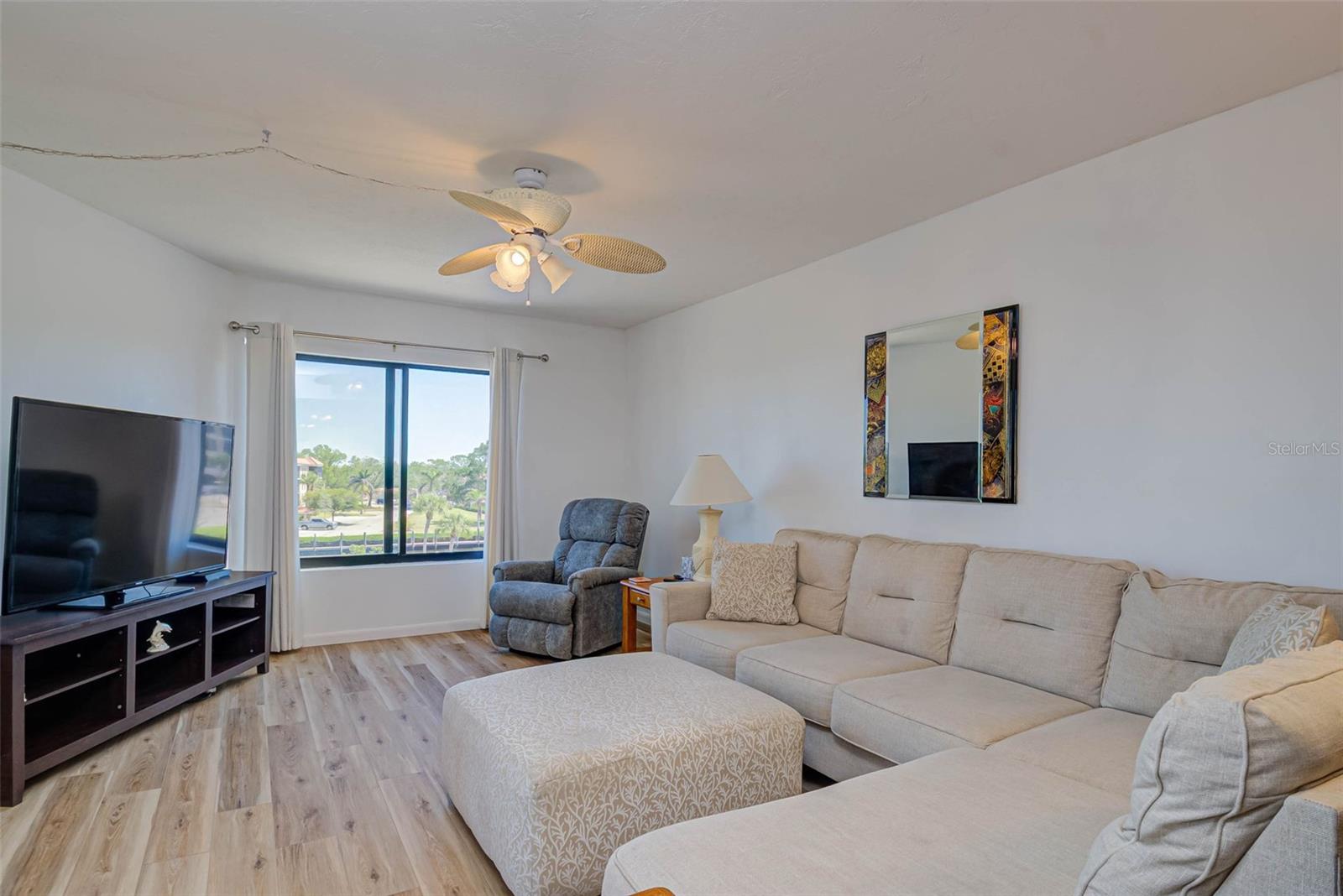 EMERALD POINTE PH 06 BLDG E - Residential