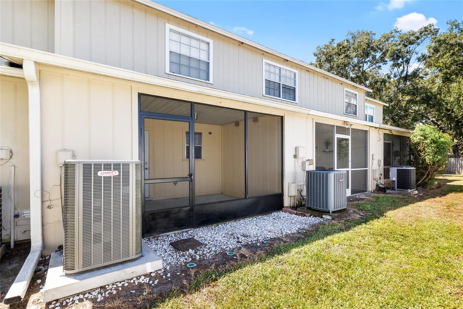 KINGSS COURT TWNHMS - Residential