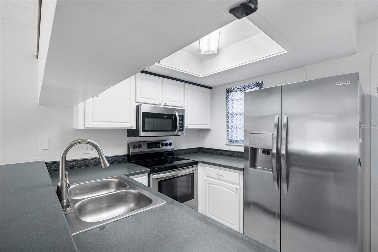 KINGSS COURT TWNHMS - Residential