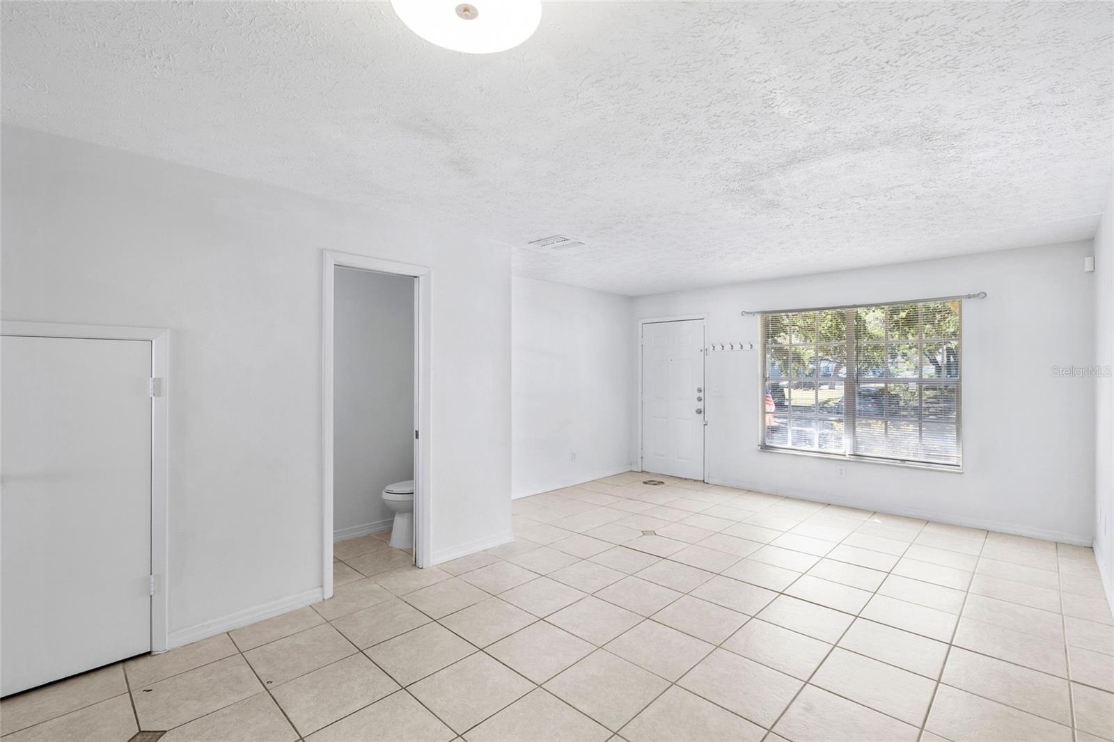 KINGSS COURT TWNHMS - Residential