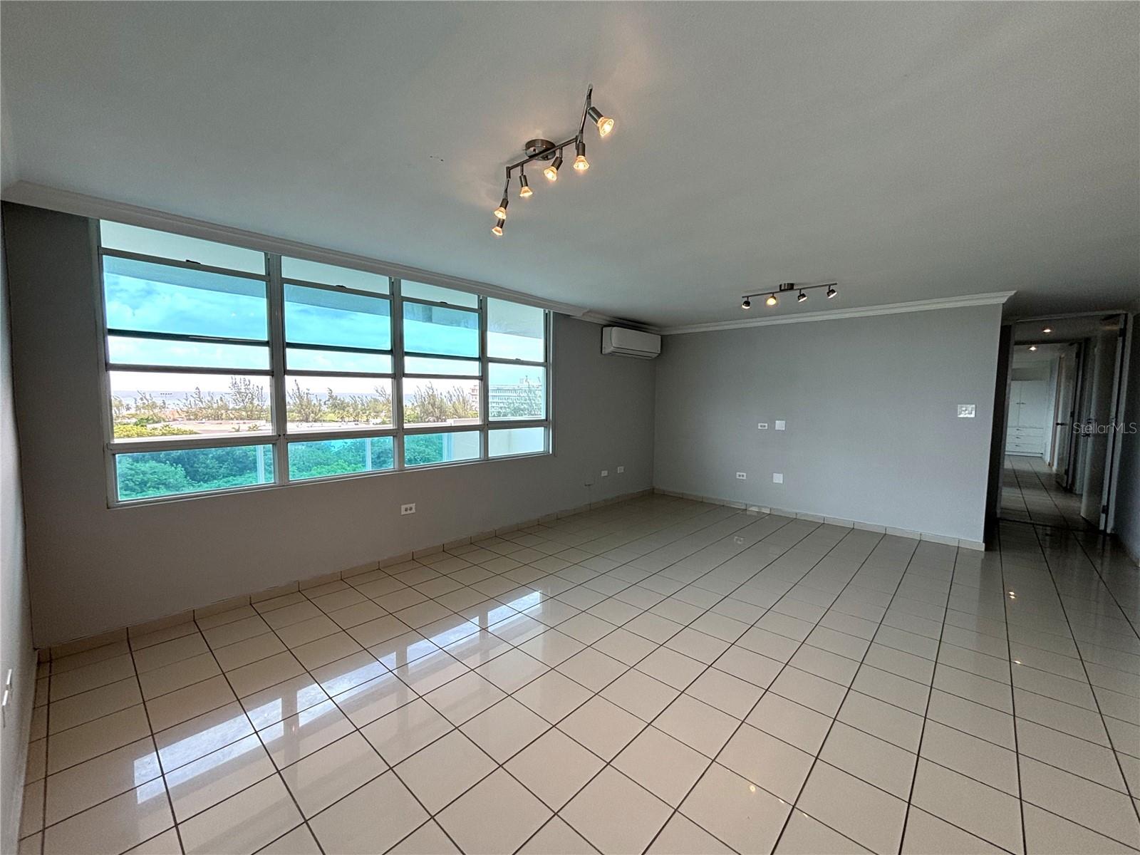 550 Avenida Constitucion AVENIDA CONSTITUCION 901