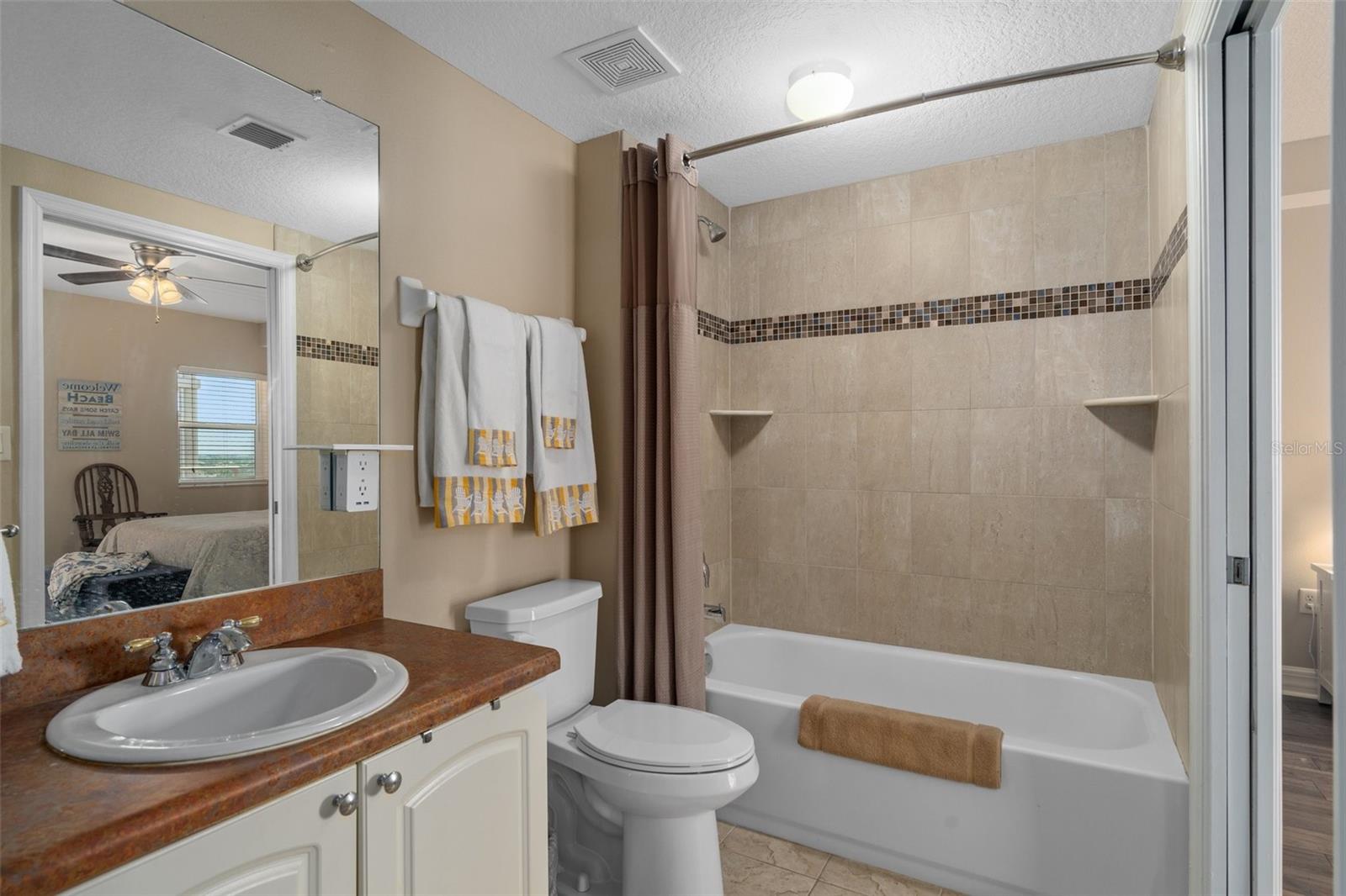 SEAVIEW PLACE/GULF LNDGS - Residential Lease