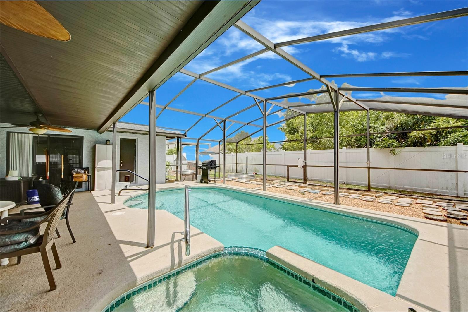 618 PARAKEET COURT