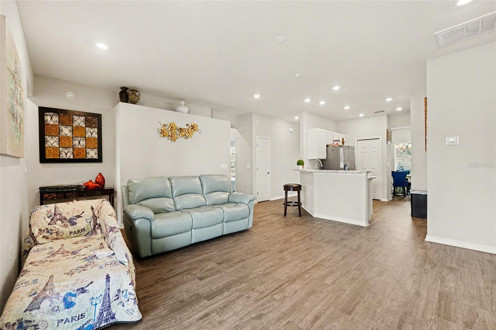 LANDINGS/EAGLE LAKE - Residential