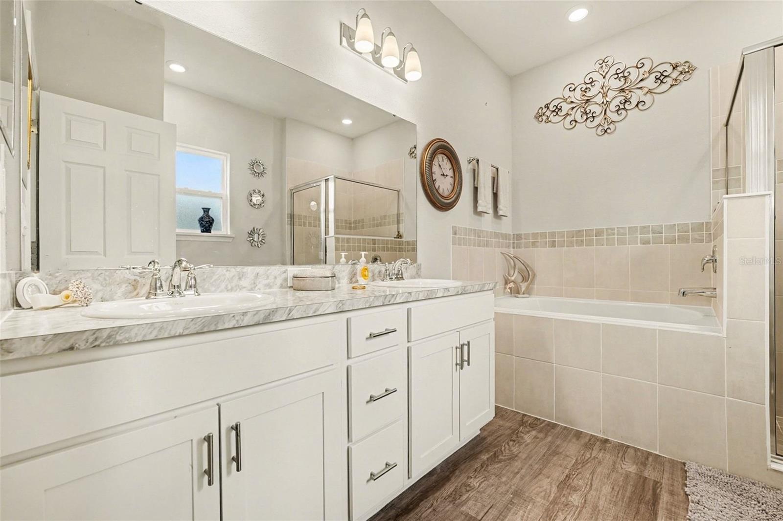 LANDINGS/EAGLE LAKE - Residential