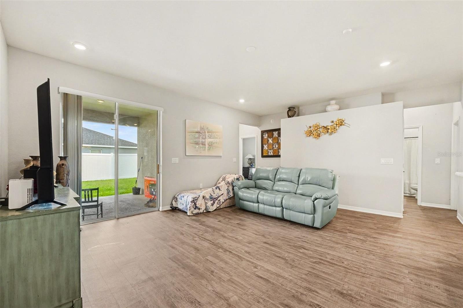 LANDINGS/EAGLE LAKE - Residential