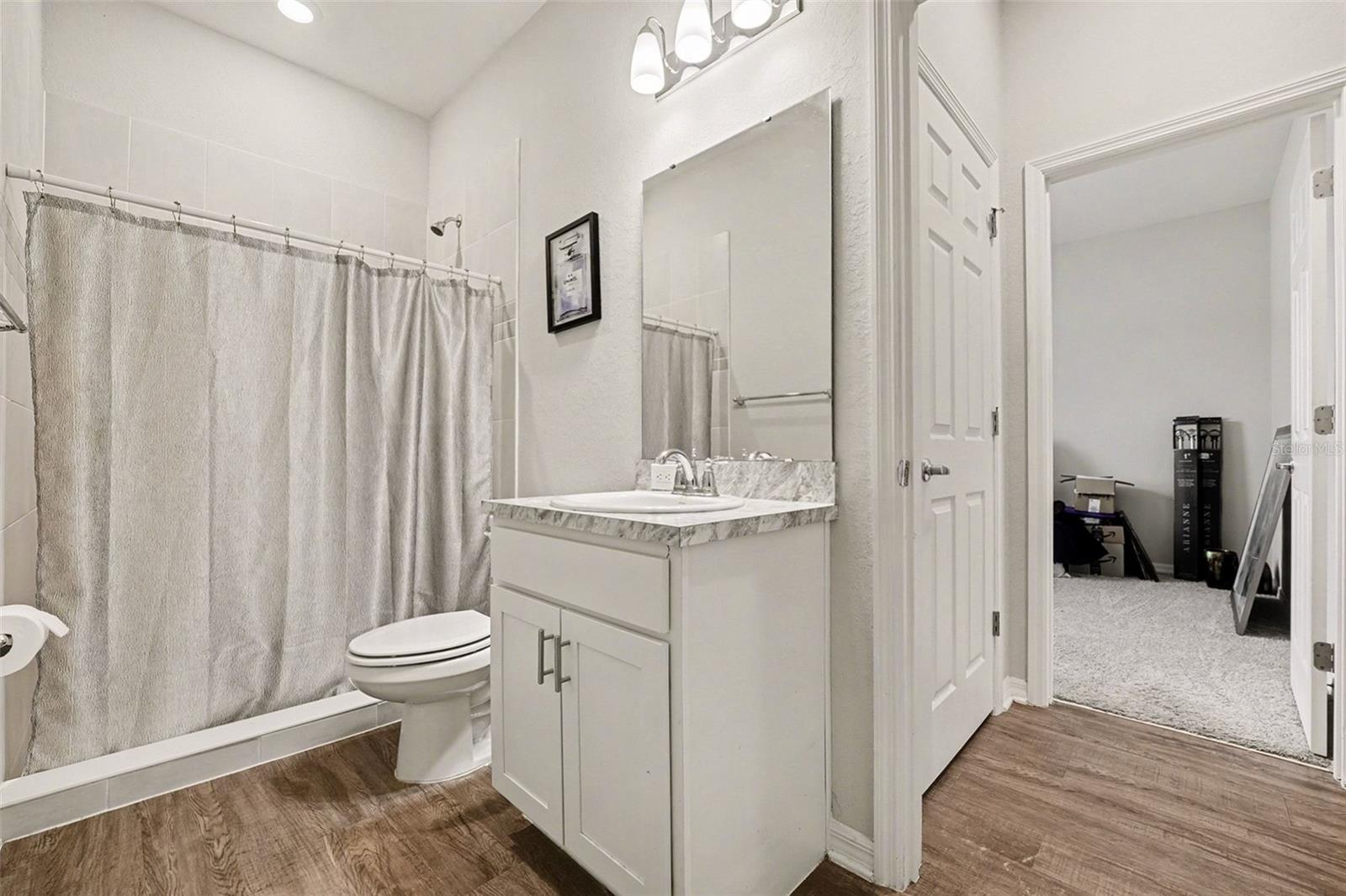 LANDINGS/EAGLE LAKE - Residential